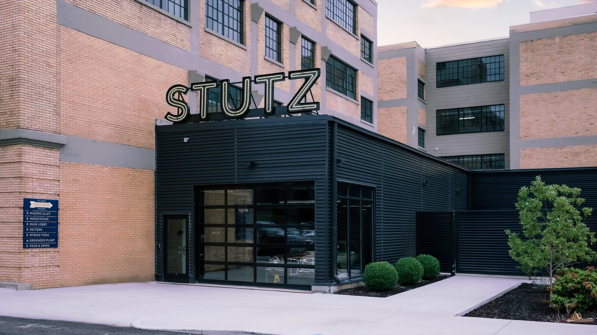 the-stutz-someraroad north entrance signage