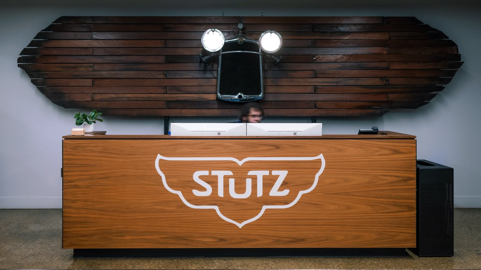 the-stutz-someraroad interior front desk