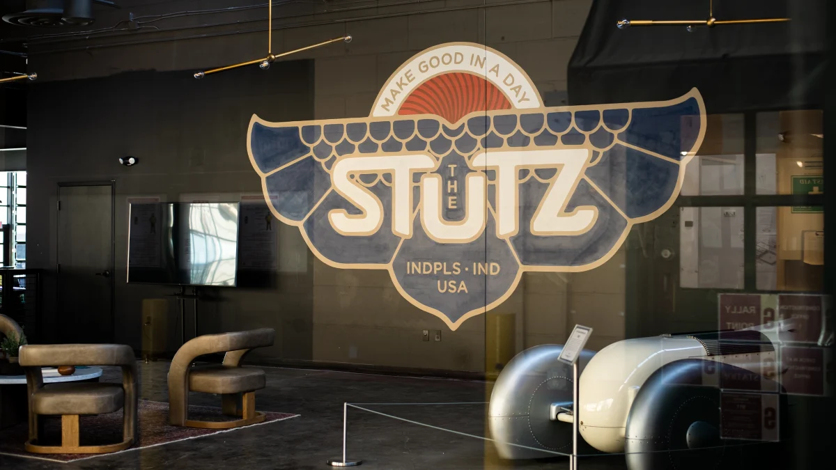 the-stutz-someraroad car museum mural