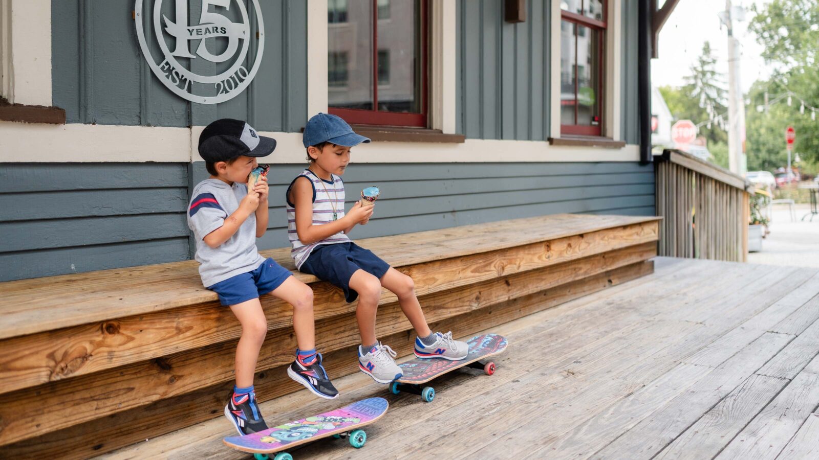 children eating ice cream