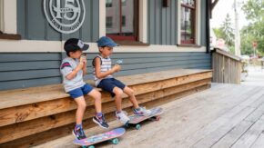 children eating ice cream